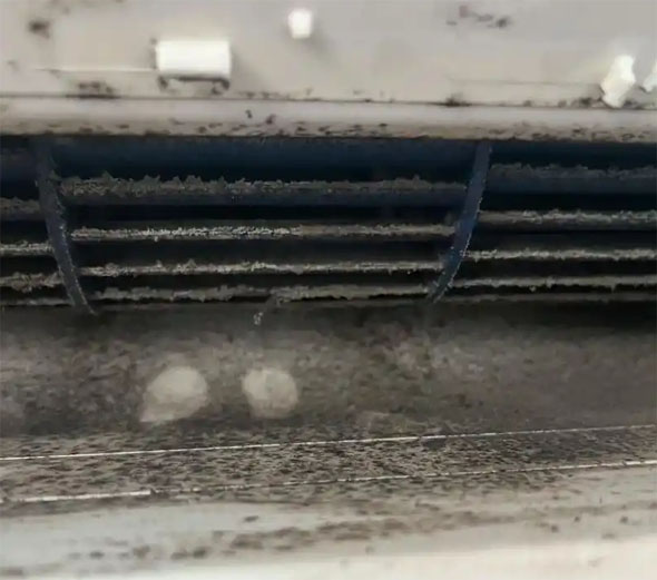 石狮空调吹的风有股烧焦味是怎么回事